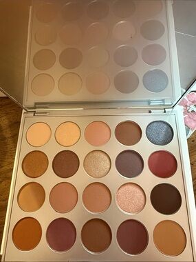 BNIB- Bellame Showstopper Eyeshadow Palette
